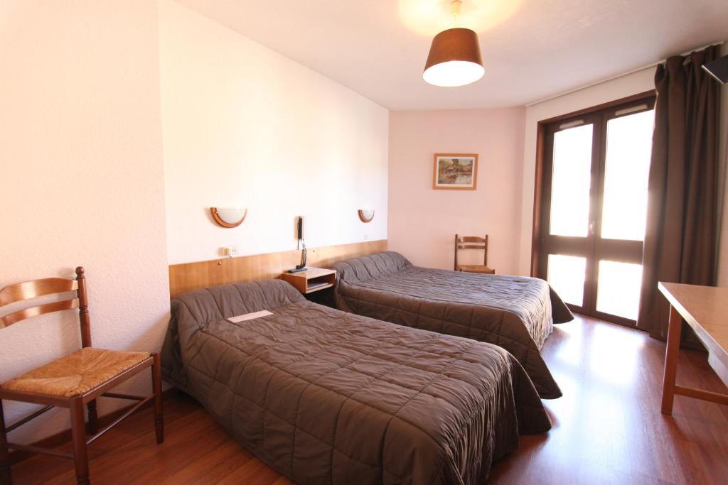 Logis Hotel Restaurant Du Commerce La Canourgue Quarto foto
